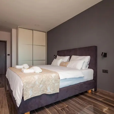 Luxury Eligo With Private Pool And Sea View * Premantura
